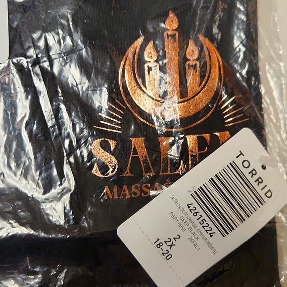 ♥️NWT VINTAGE TORRID TEE - SALEM MASSACHUSETTS APOTHECARY HALLOWEEN WITCH PLUS - Picture 6 of 12